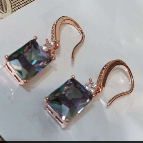 Rose gold 585 filled emerald cut alexandrite and crystal drop luxury earrings - Picture 3 of 4